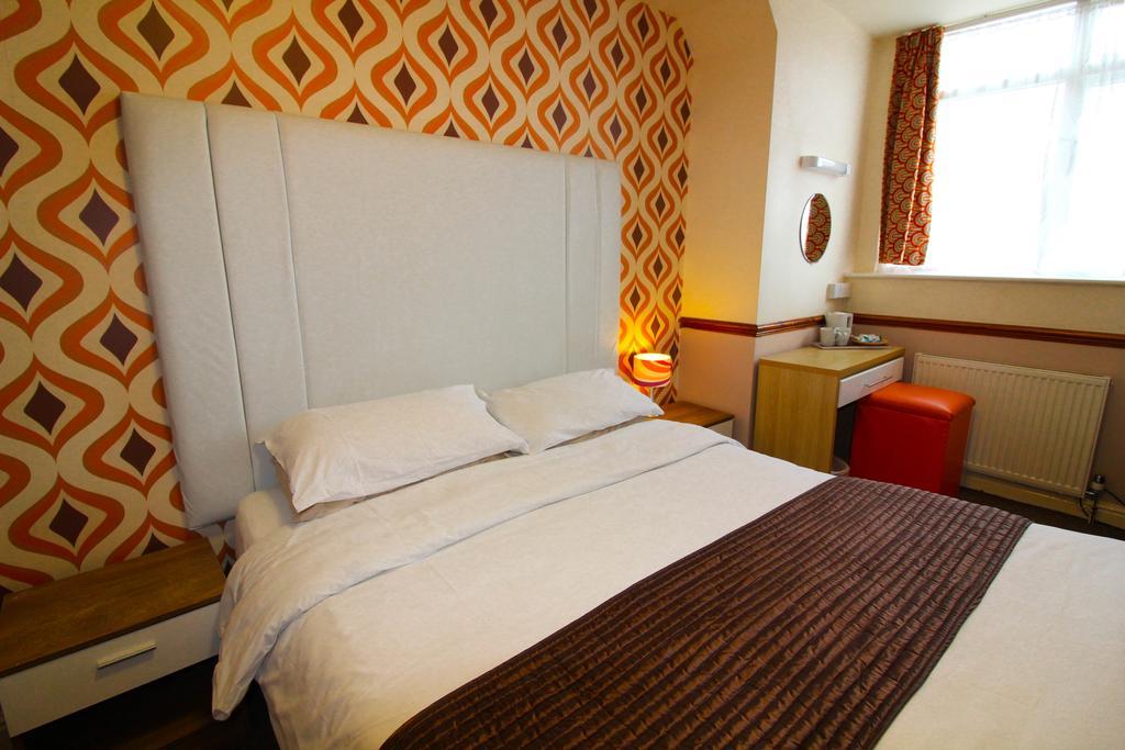 The Scarborough Travel And Holiday Lodge Exterior photo